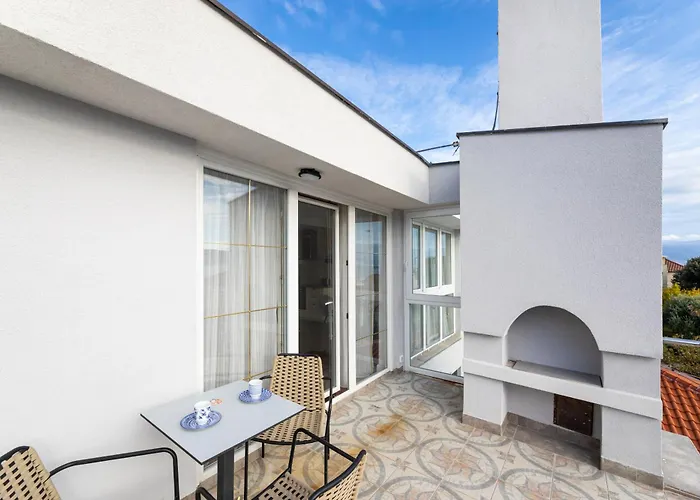 114 Apartment *